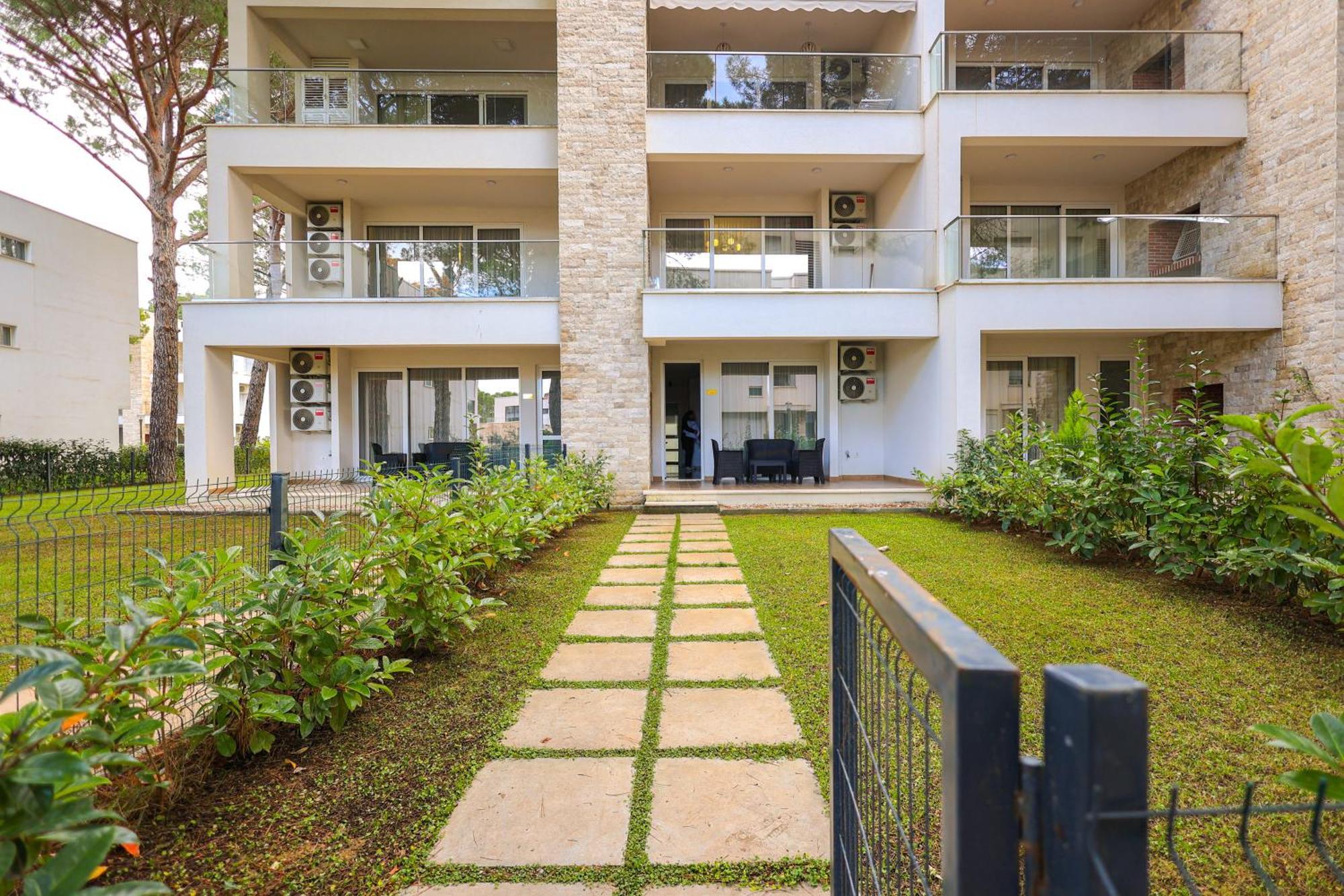 Sanpietro Vacation Apartments Durrës Eksteriør billede